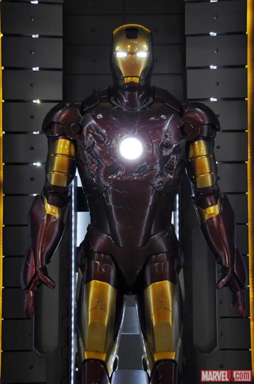 tsukeruu:  I SHOULD BE AT SDCC THIS WEEKEND TO SEE ALL THE MARKS IN PERSON ;_; I really hope they use more of Mark VII in Iron Man 3. 