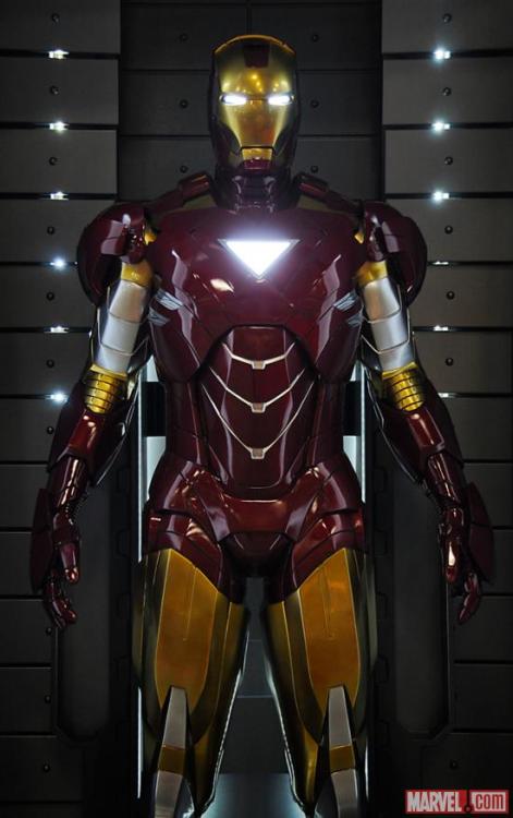 tsukeruu:  I SHOULD BE AT SDCC THIS WEEKEND TO SEE ALL THE MARKS IN PERSON ;_; I really hope they use more of Mark VII in Iron Man 3. 