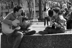 verito-palito:  miss-pollo:  csm-la-wea-sexy:  Holi . Esta Pelicula Culia me Hiso llorar :cc Y … Eso Chao Ctm :’c  como se llama? o:   Te doy por el ano :) ¿Comó se llama? Se llama August Rush, es hermosa♥ 