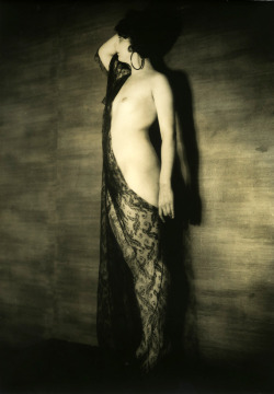 wickedknickers:  Betty Blythe by Alfred Cheney Johnston, 1920s. 