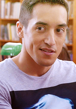 chesterlepanda:  Keahu’s dimples.  