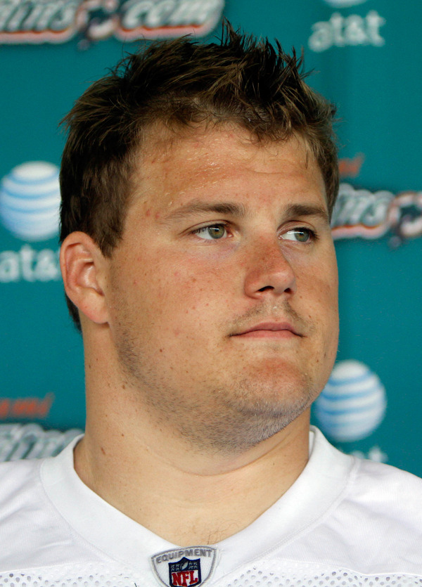 bigsexymen:  superbears:  SUPER CUTE  fukken swoon, he’s beautiful 