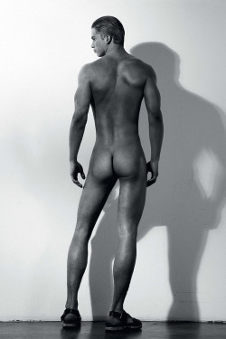 Pacotes-Bem-Embrulhados:   River Viiperi By Matthew Lyn.  Yum! Viiperi Ass. :-D