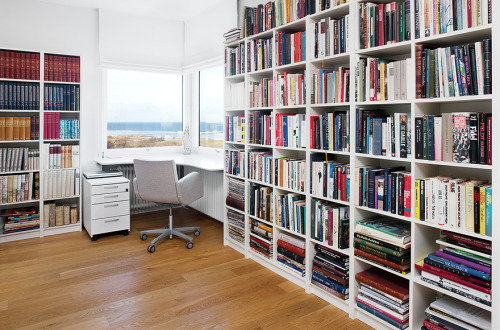 simpledesks:  Surrounded by Shelves: Original source: Skeppsholmen, via HIYDHO.