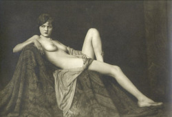   Lilian Bond, Photo By Alfred Cheney Johnston  