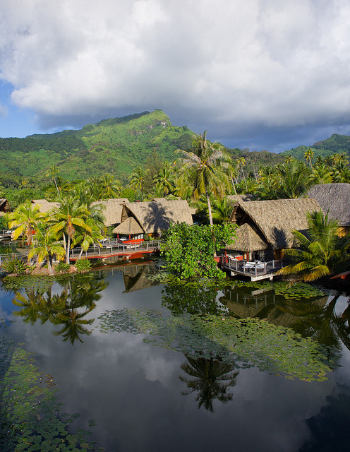 Hotel Maitai Lapita, Huahine, French Polynesia (by Pierre Lesage).]]>