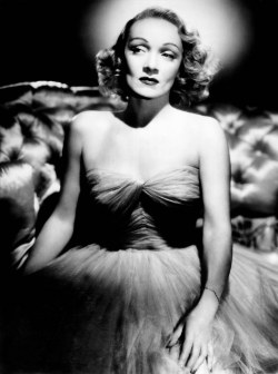 thegoldenfactory:  Marlene Dietrich 