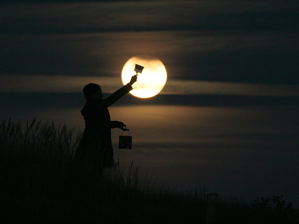arpeggia:  Moon Games by Laurent Laveder