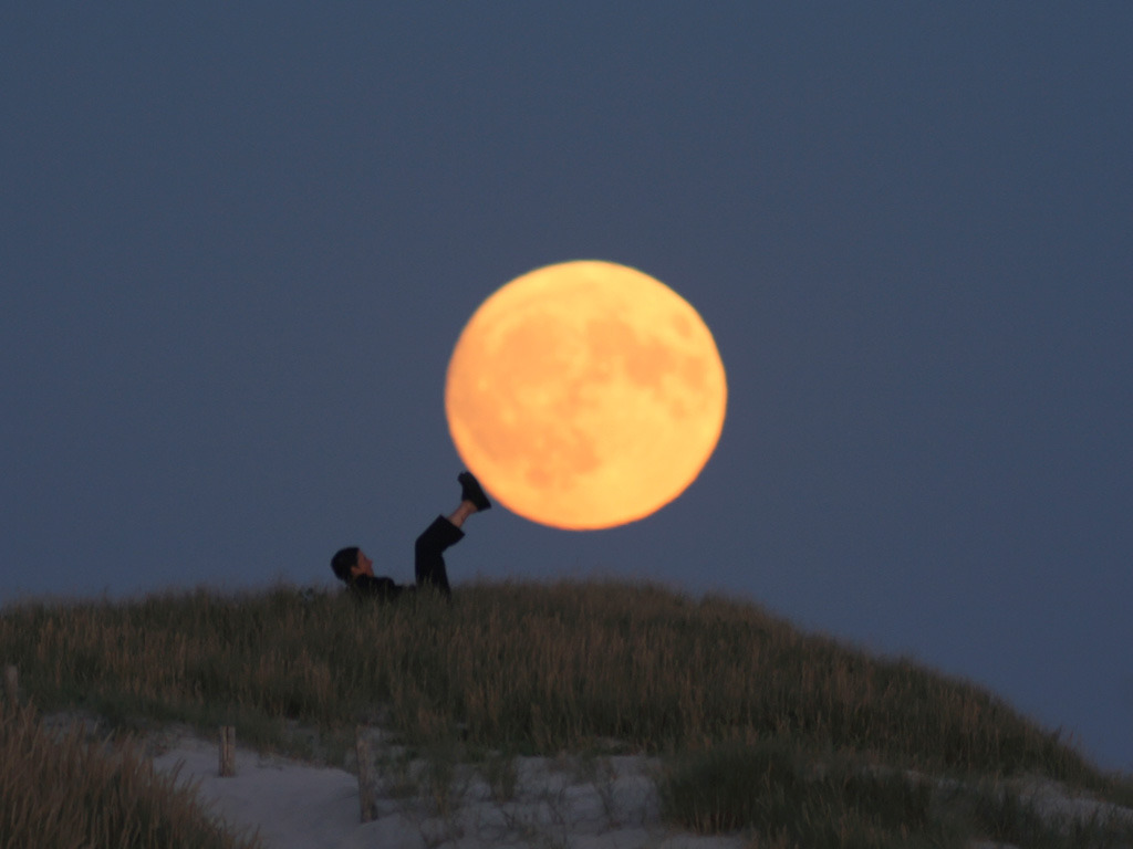 arpeggia:  Moon Games by Laurent Laveder