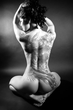 yourstrulylareine:  brittonhondaheadcoursey:  girls with tattoos are the sexiest thing to exist.  I second that notion. 