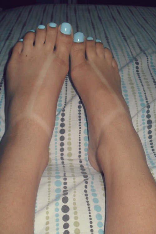 Once again the homie is on point w/another yvettewhite find, nice shape toes and the tan line from t