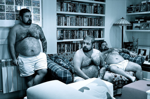 chubbyaddiction:  Imagine, a tripple with him, lol… 