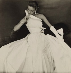 theniftyfifties:  Fashion photography by