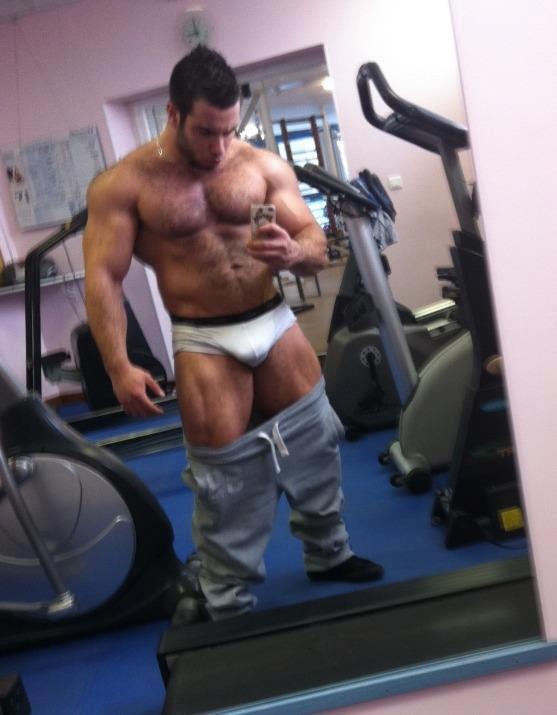 thejoemoose:   Lorenzo Becker  Tons of muscles, a very nice bulge along with a hairy