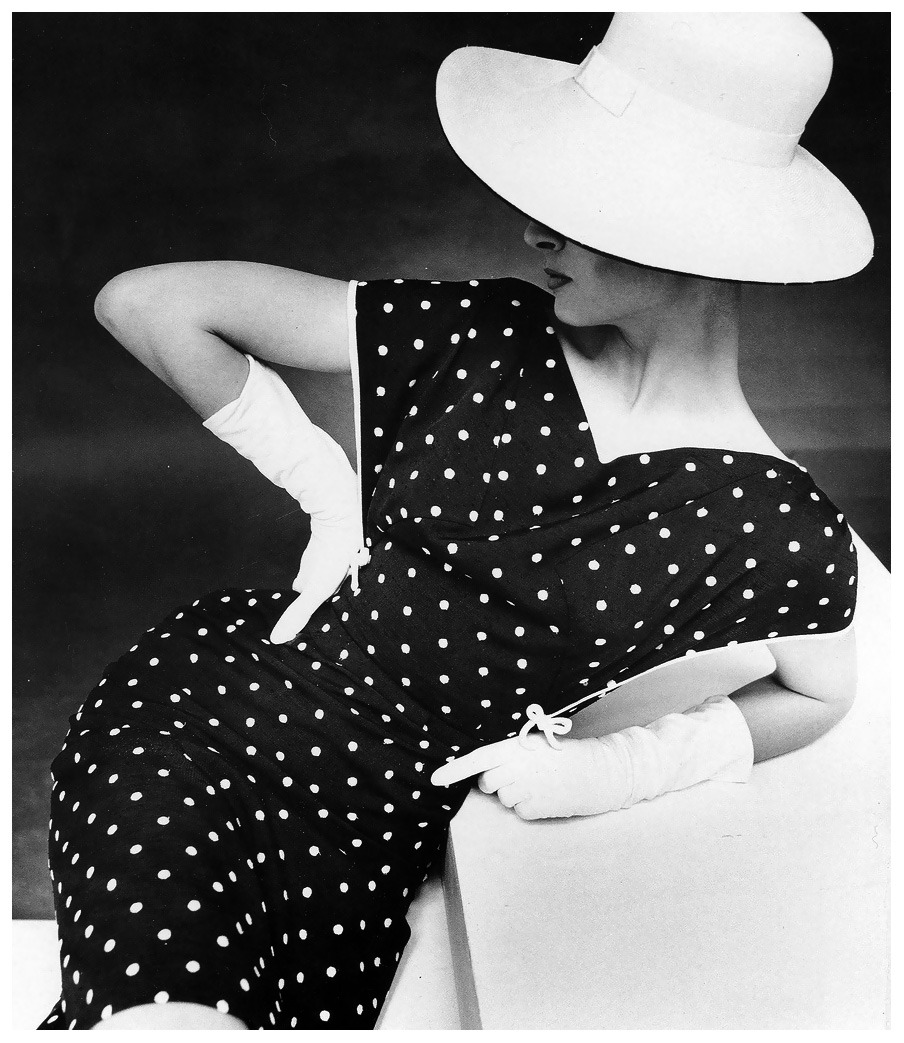 vampdreaminginhollywood:  Dress by Uli Richter photography by F.C. Gundlach (1964)