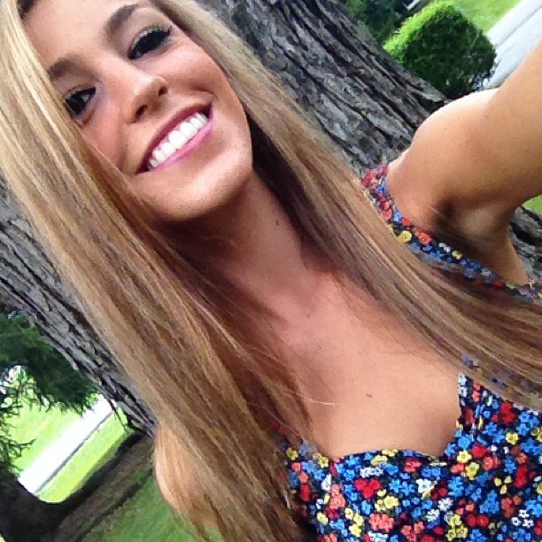 voguedose:  hahahaha why the hell does this picture of me have 3,000 +++ notes :O