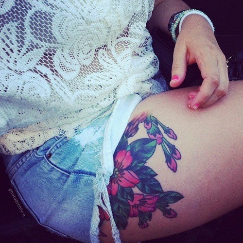 flowerbombed:  19-93:  beautiful thigh piece  is it smeared on the edge? 