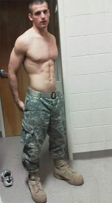 dirtyrabbithole:  Hot soldier with HUGE boots