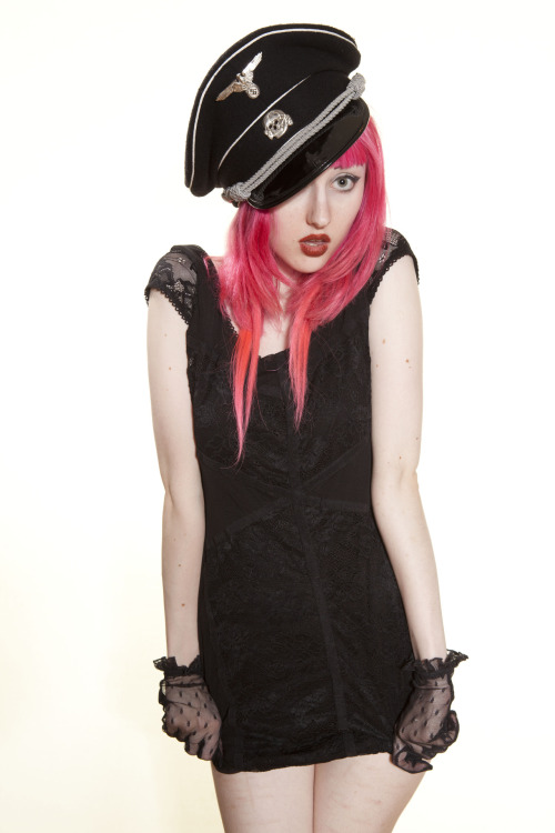 pinupteacup:  preparing for the anons…controversial yet amazingly fun.