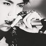 Let us all appreciate Kris’s gorgeous, elegant, perfect hands.