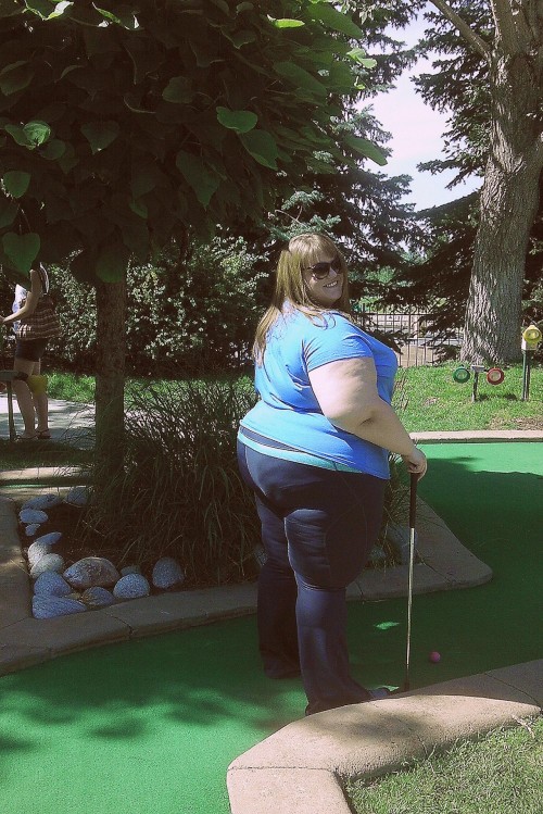 Porn Pics straightedgejuggalo:  roxxieyo:  mini-golf! 