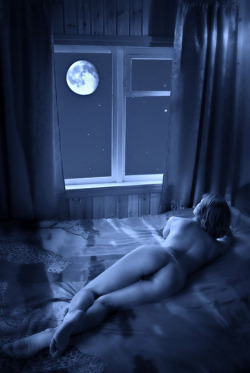 nudeforjoy: cindersk: perkybear: Late night wishes xxx Late night wishesEveryday dreamsLingering needsBursting at the seamsPent up desiresSecrets kept deepUnspoken whispersKeeping you from sleepForbidden passionUnrequited loveSilent prayers sentTo stars