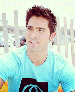 chetan-lutah:  midnightradiotransmission:  i just cant with his face  He isn’t really one of my favorites on the show, but this gif of him is gorgeous 