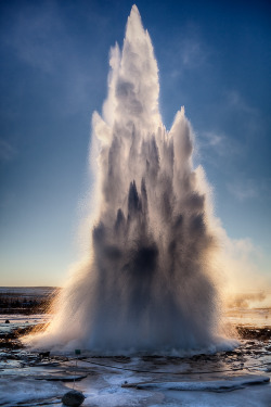 tel0s:  Contre-Jour Geysir (by Iceland Aurora (Photo Tours)) 