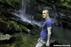 grindmycorpse:   Phil Anselmo casually taking a piss  Pls 