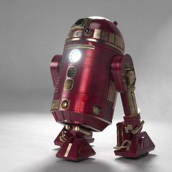 Ryanthedude:  Jon Favreau’S Twitter Picture: R2D2 Iron Man Model. This Is Awesome.