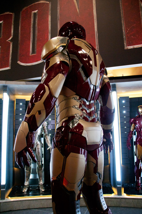 agentmlovestacos:  I just can’t even. These photos. UNNFF. marvelentertainment:  More photos of Iron Man’s new Iron Man 3 armor at Comic-Con International San Diego 2012. Pictures by Judith Stephens.  