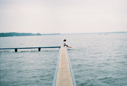 一 日三 秋;