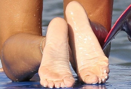 Rihanna and her super wet soles x ass..