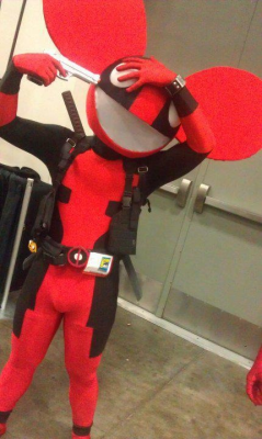 Deadmau5:  Djnoizeakanoah:  Oh My…. Cosplay Ftw?  Deadpoolmau5 Is The Best Ever. 