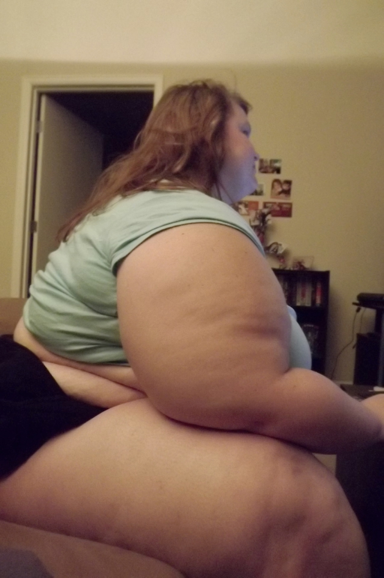 big-fn-dodge:  roxxieyo:  my boyfriend has made a hobby out of photographing my fat