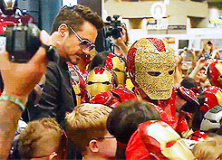 datsalec:  Robert Downey Jr. surprised some young fans and helped judge an Iron Man costume contest. [x] 