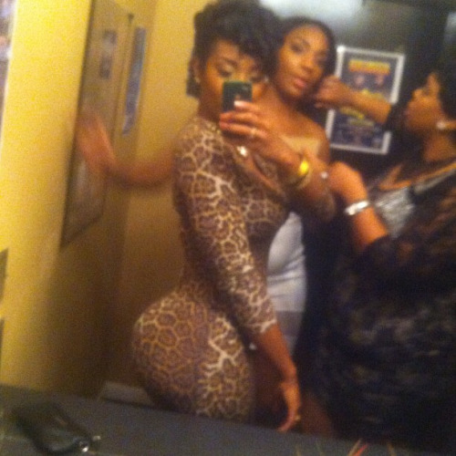 killabodies:  allthickwomen:  @Lastarya  Reblogged via Stumblr