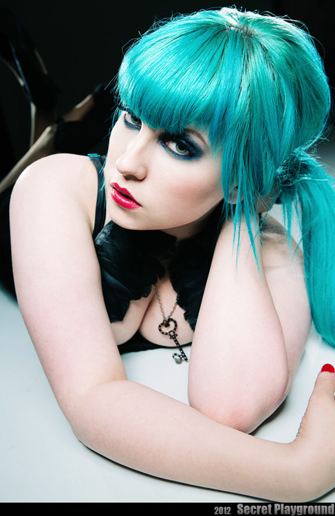 undeadstars:  Model : Mikaela Von Merr Photographer : Secret Playground 
