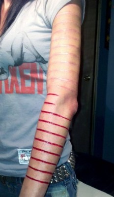 ruzu:  adorablesociopath:   Scarification rings on a young Native Blackfoot girl. In the Blackfoot tribe it is customary to have a line scarred around your arm for each year of life. It is known as Ponn Miistis, which literally translates to “the rings