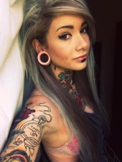 hot-tattooed-girls:  http://www.hotattooedgirls.com