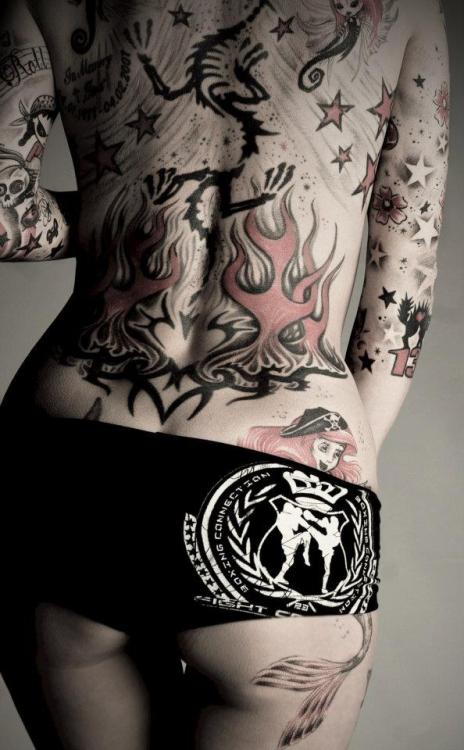 ohmygodbeautifulbitches: Sandy P. Peng Mulheres tatuadas sempre me agradam 