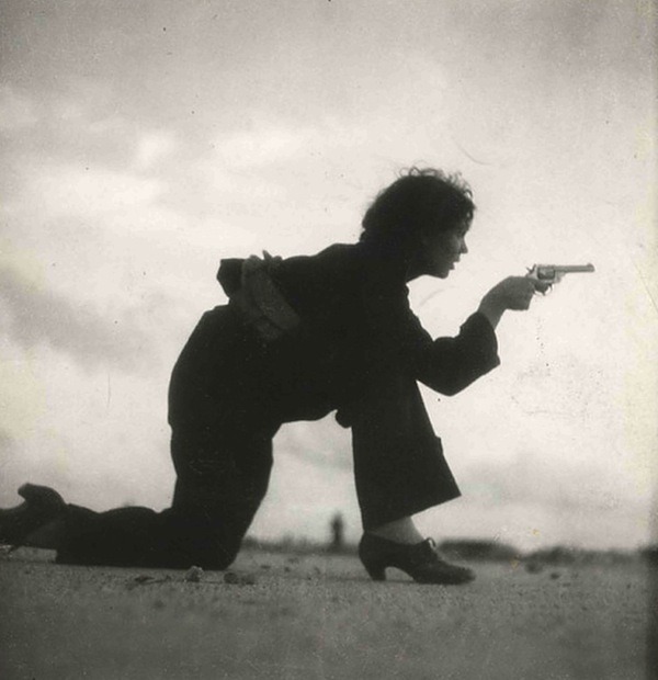 lauramcphee: Woman training for Spanish militia, Barcelona, 1936 (Gerda Taro) https://painted-face.com/