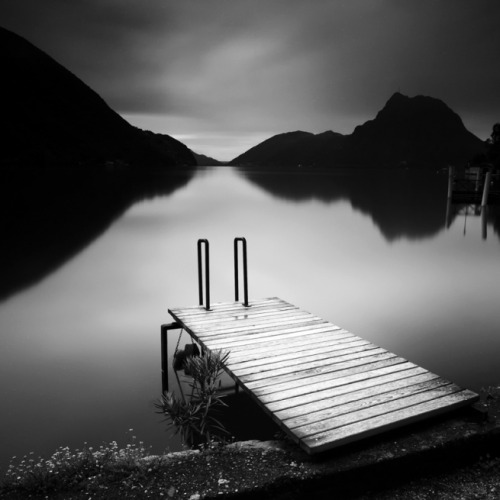 darksilenceinsuburbia:  Pierre Pellegrini. Waterscapes Series. Swan, 2010. Nouveau Quai, 2010. http://web.ticino.com/fotografie.pierre/Ticino.Svizzera/Project.html 