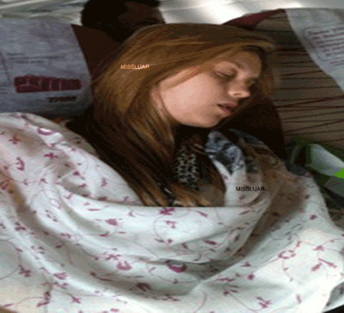 XXX  Sophia Abrahão dormindo no avião, indo photo
