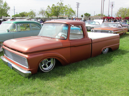 fahrstahl:  sic56: Kustom Chevy pickup by bballchico on Flickr.