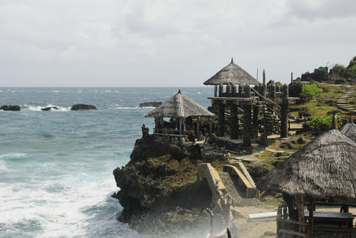 Crystal cave island on Boracay, Philippines (by dr_tr).