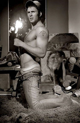 qualityassesinc:  Quality Asses Inc presents Chris Evans Appreciation post. His ass, those abs, we love it all! 