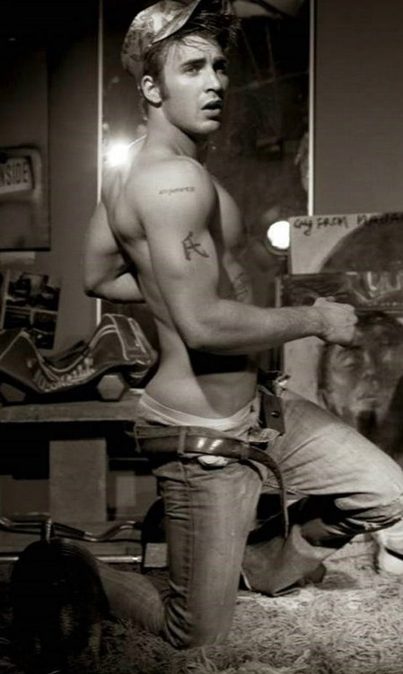 qualityassesinc:  Quality Asses Inc presents Chris Evans Appreciation post. His ass, those abs, we love it all! 