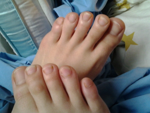 rate-my-feet: gonewithscarlett11: Before I painted them OH YEAH ID CREAM ON THOSE! Girl feet fan ser