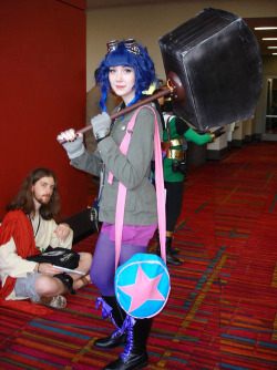 Gran cosplay…y un Jesucristo con una